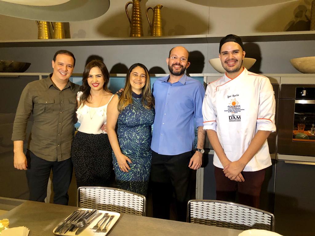 Ileano Melo e Lizandra Guarita, empresário Adriana Sá, Abdon Gomide e o Chef de Cozinha Igor Rocha